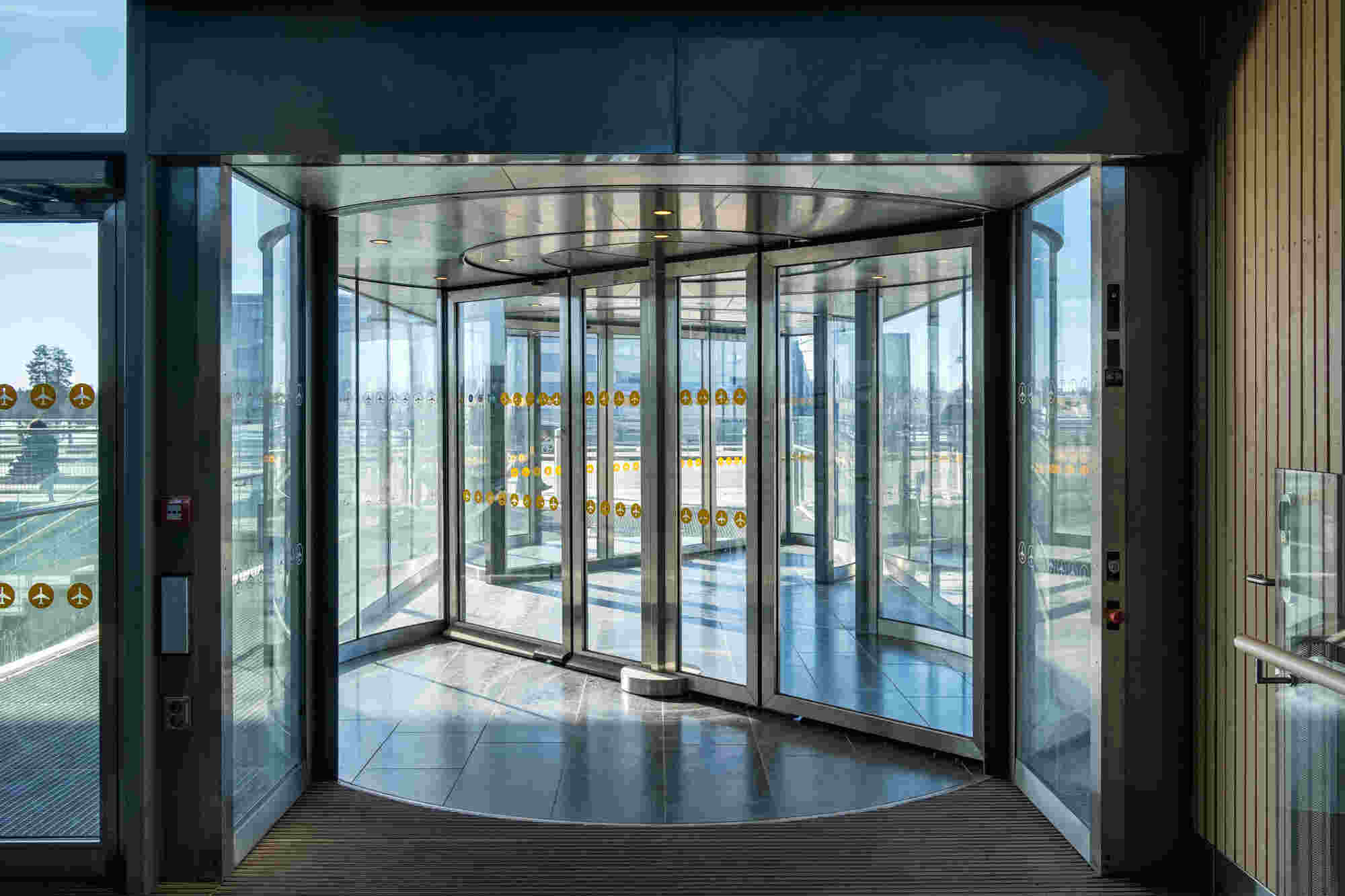 front-revolving-kent-automatic-rotate-door front-revolving-kent-automatic-rotate-door